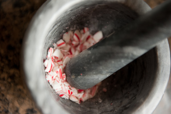macaron-step-by-step-tutorial-stacy-able-photography-crushed-candy-canes macaron-step-by-step-tutorial-stacy-able-photography-crushed-candy-canes
