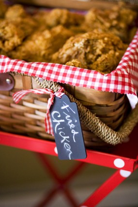 strawberry-birthday-party-food-basket