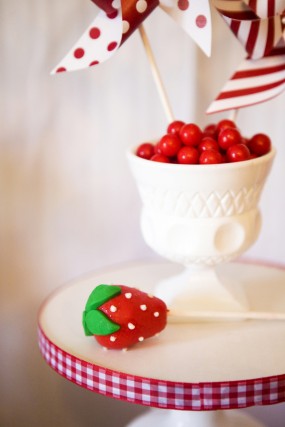 strawberry-cake-pop strawberry-cake-pop