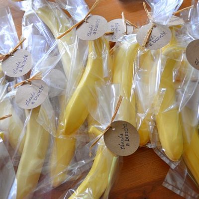 jungle-baby-shower-banana-favors