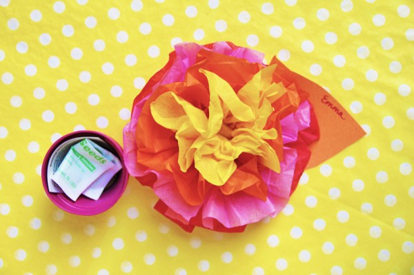 paper-flower-place-cards paper-flower-place-cards