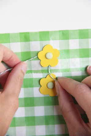 diy-flower-favor-bags diy-flower-favor-bags