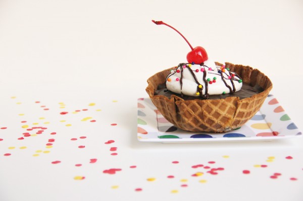 DIY Waffle Bowl Mini Cakes DIY Waffle Bowl Mini Cakes