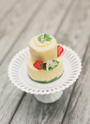 Strawberry Tiered Mini Cakes Strawberry Tiered Mini Cakes