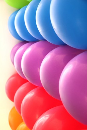 DIY Rainbow Balloon Wall