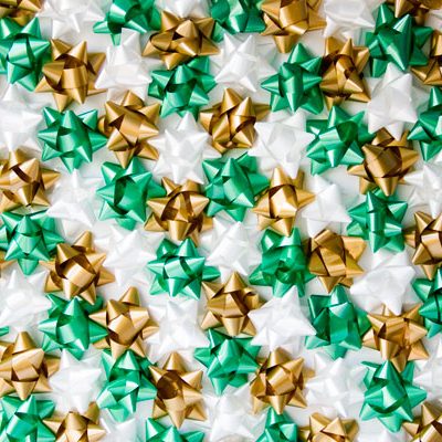 DIY Christmas Bow Backdrop