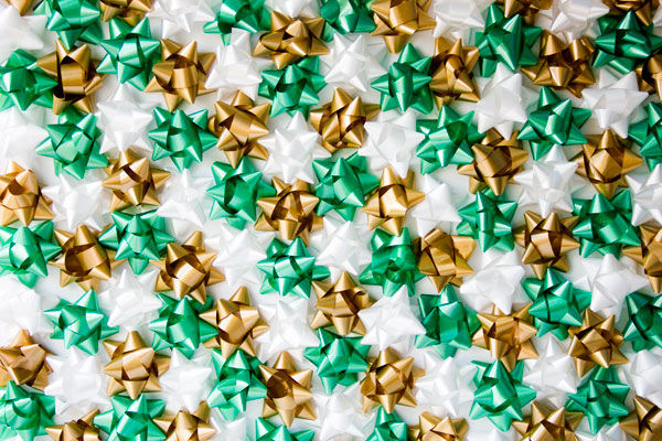 DIY Christmas Bow Backdrop DIY Christmas Bow Backdrop