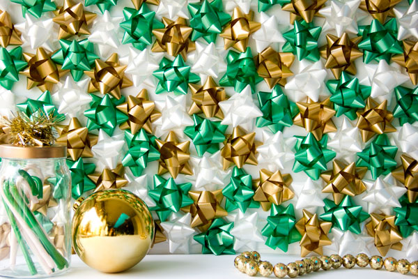 DIY Christmas Bow Backdrop DIY Christmas Bow Backdrop