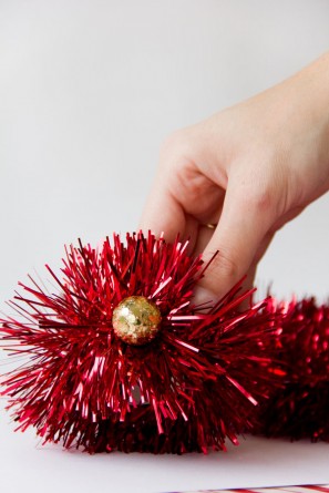 DIY Tinsel Napkin Rings DIY Tinsel Napkin Rings