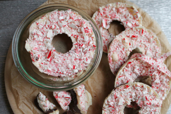 Peppermint Bark Wheels by Corner Blog | Studio DIY (1) Peppermint Bark Wheels by Corner Blog | Studio DIY (1)