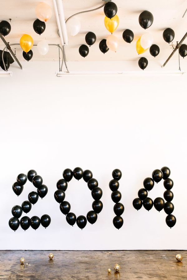 DIY Giant Balloon Numbers for New Year's Eve DIY Giant Balloon Numbers for New Year's Eve