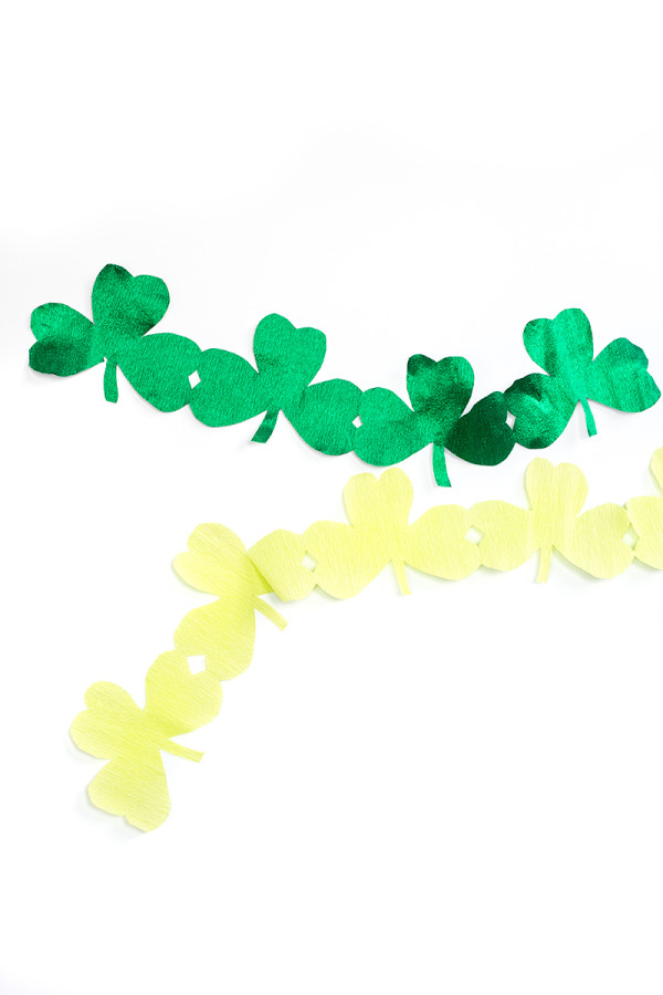 DIY Giant Shamrock Streamers DIY Giant Shamrock Streamers