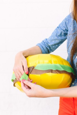 DIY Burger Balloons