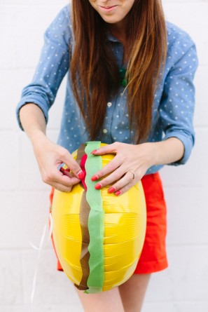 DIY Burger Balloons