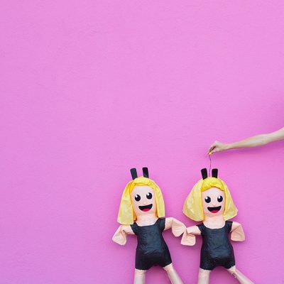 DIY-Dancing-Girls-Emoji-Pinata1