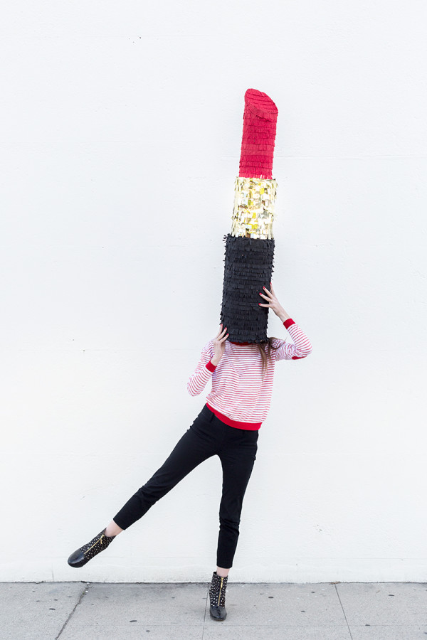 Someone holding a lipstick piñata
