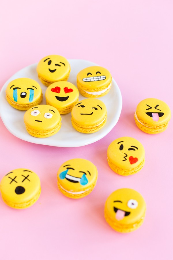 Emoji macaroons