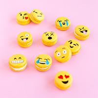 DIY Emoji Macarons Emoji macaroons