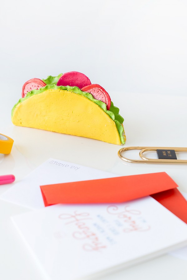 Taco letter holder
