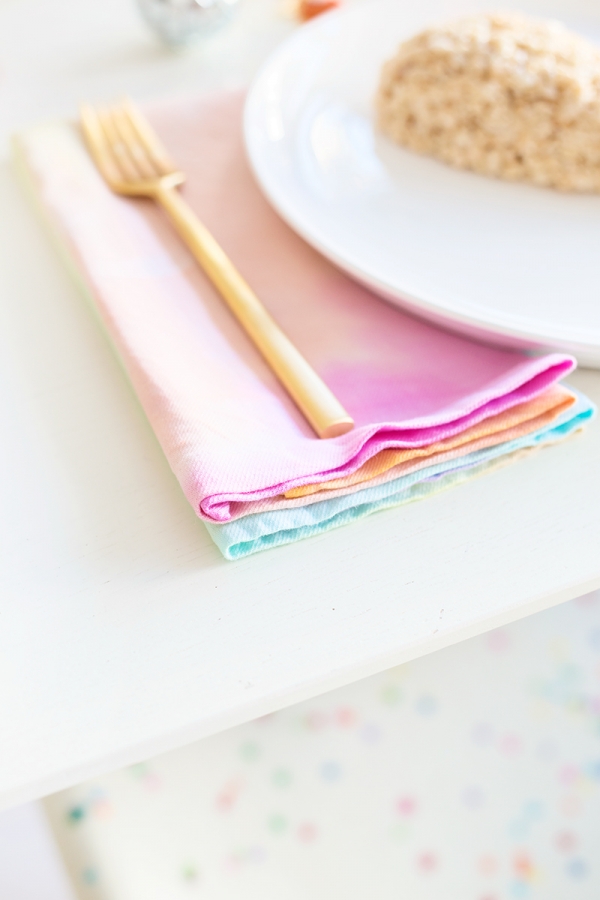 DIY Tie Dye Napkins | studiodiy.mom