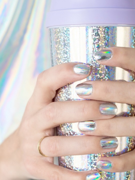 DIY Holographic Manicure