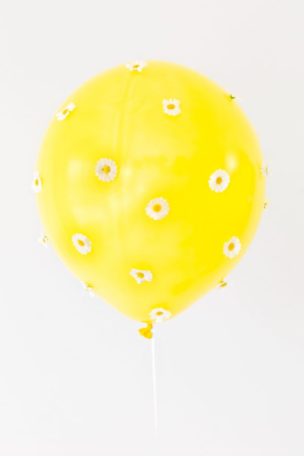 DIY Daisy Balloons | studiodiy.mom