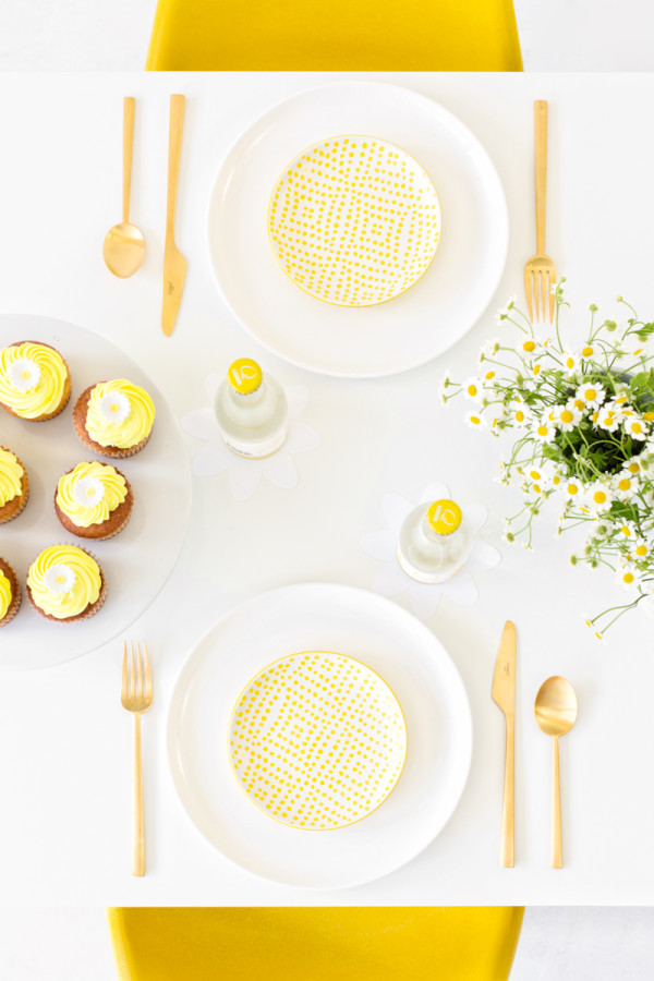 A Mod Daisy Party | studiodiy.mom
