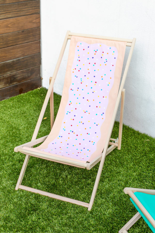 DIY Pop Tart Beach Chair | studiodiy.mom