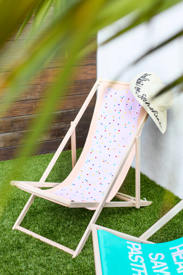 DIY Pop Tart Beach Chair | studiodiy.mom