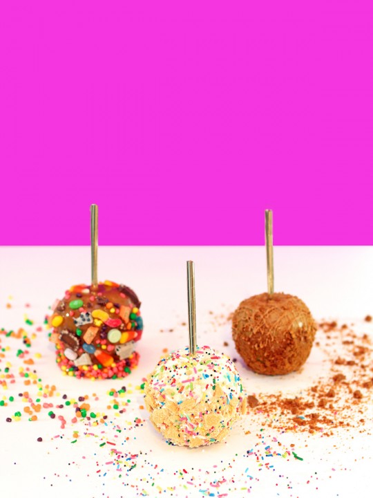 Three Crazy Caramel Apples To Try