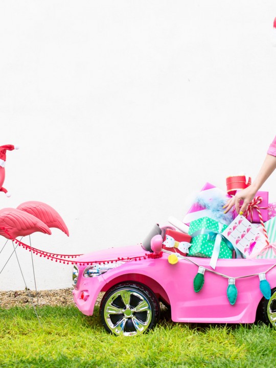 DIY Lawn Flamingo Sleigh