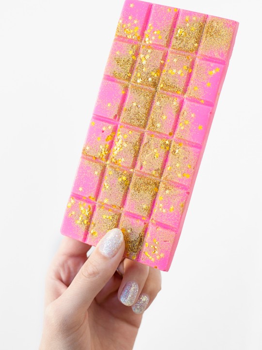 Edible Glitter Chocolate Bars (+ A Guide to Actual Edible Glitter)