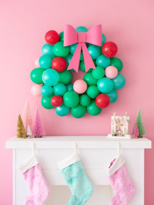 DIY Christmas Balloon Wreath