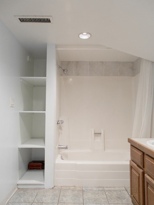 The Mindwelling: Our Master Bathroom ‘Before’ + Our Plans!