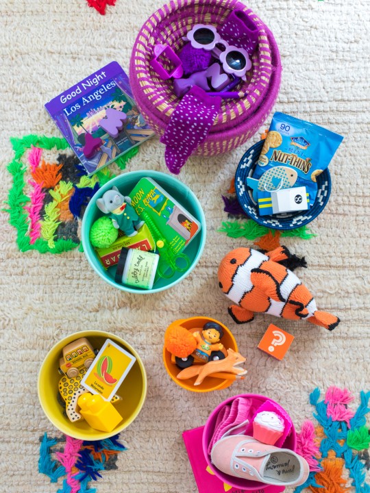 Free Toddler Activities: Color Hunt