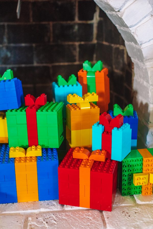 LEGO present