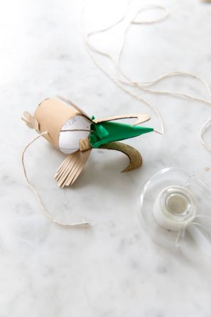 Crafts with string and cardboard