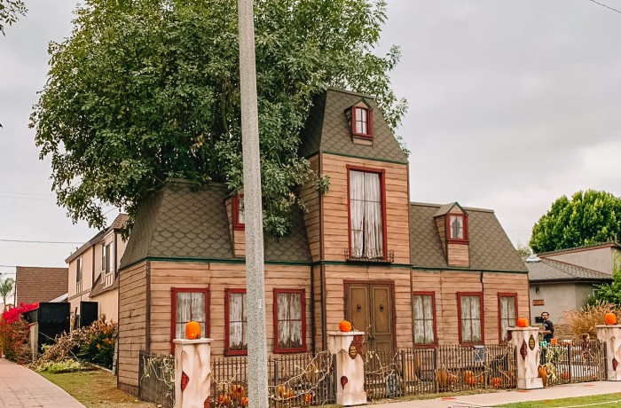 Haunted house facade