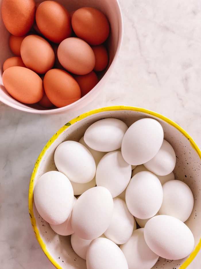 White and Brown Eggs