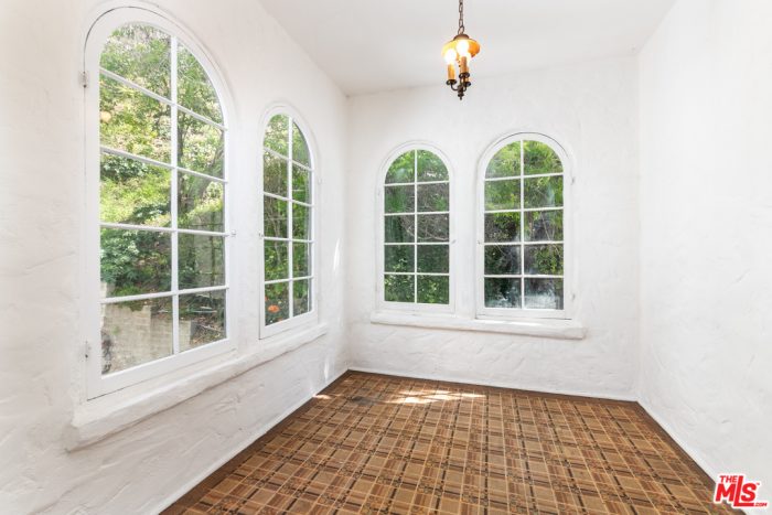 A room with arched windows