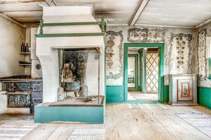 Dwelling House in Sweden with 17th Century Murals