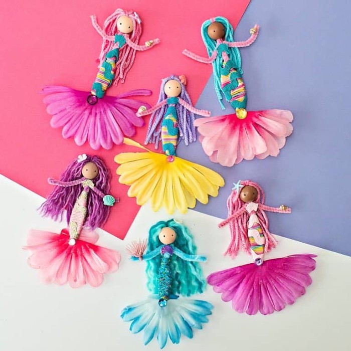 Pipe cleaner dolls craft on table.